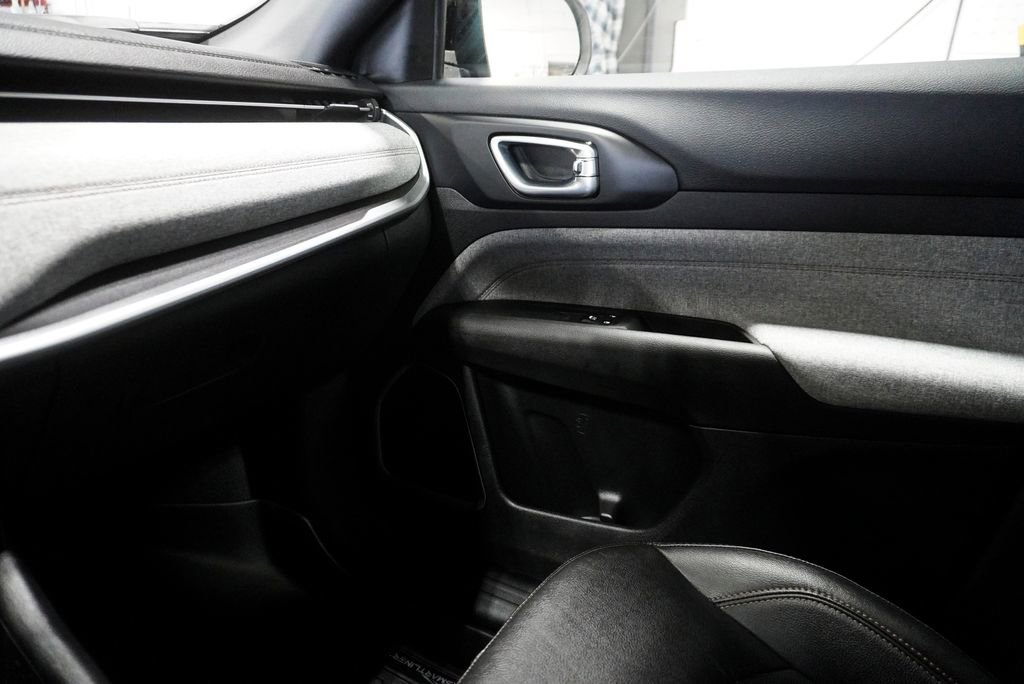 Used 2023 Jeep Compass Latitude image 29