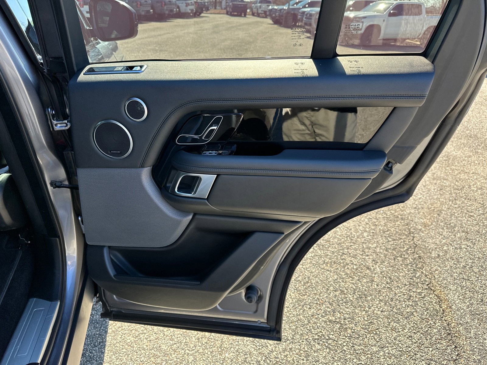 Used 2022 Land Rover Range Rover P525 Westminster Edition image 16