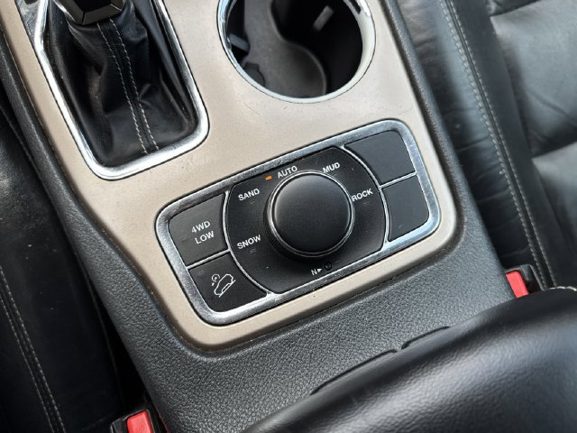 Used 2016 Jeep Grand Cherokee Limited w/ Trailer Tow Group IV AWD/4WD image 19
