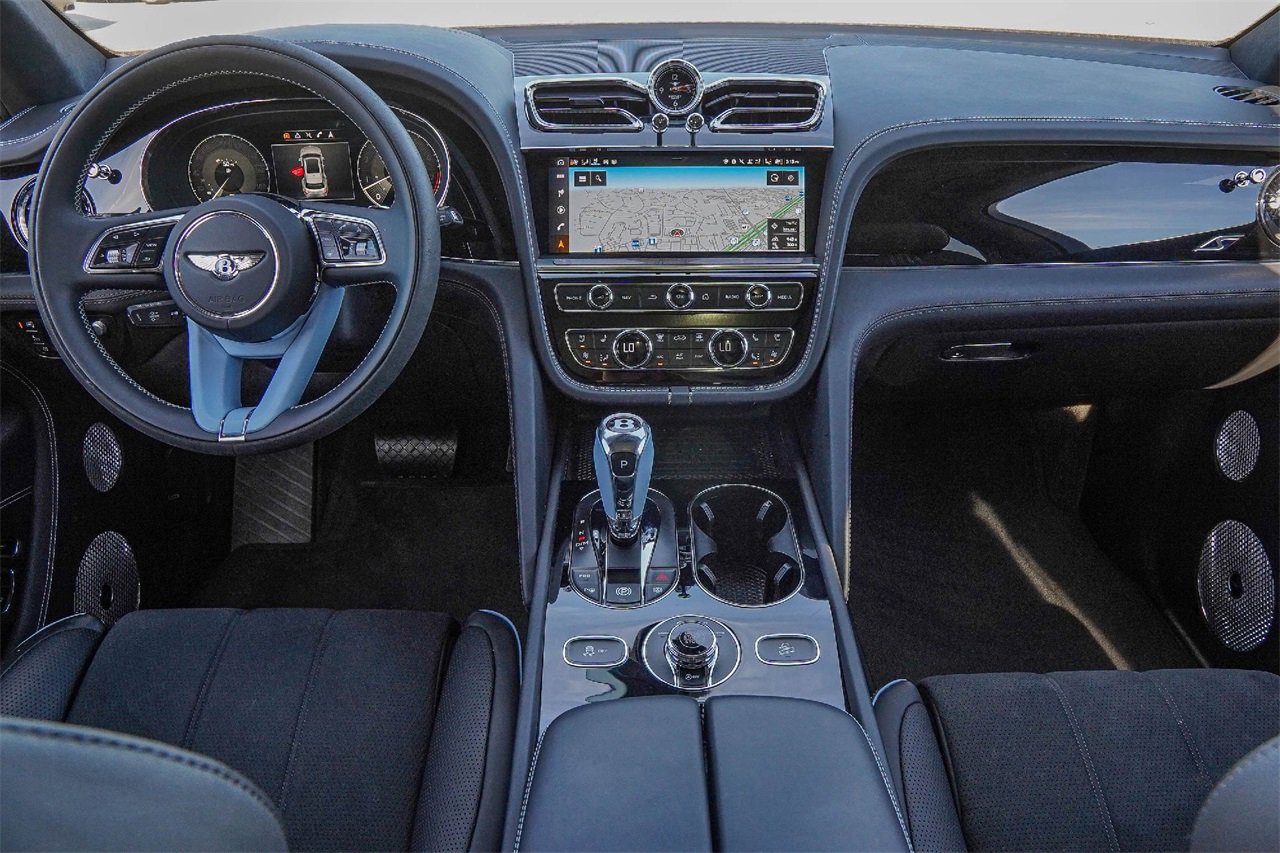 Used 2023 Bentley Bentayga image 37