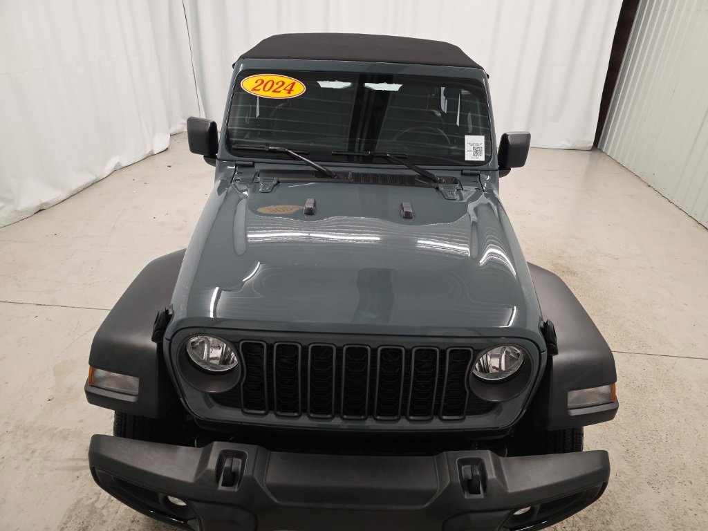 Used 2024 Jeep Wrangler Sport image 9