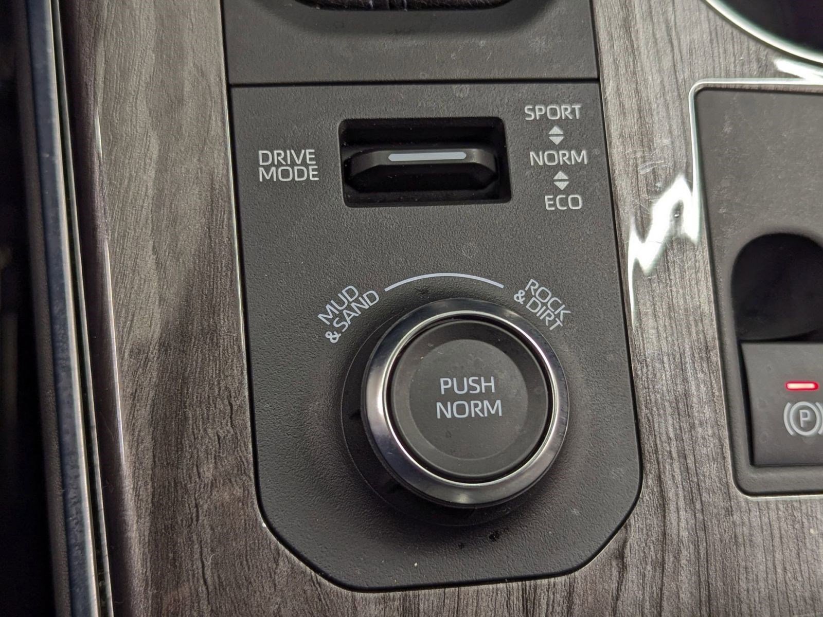 Used 2023 Toyota Highlander Limited image 31