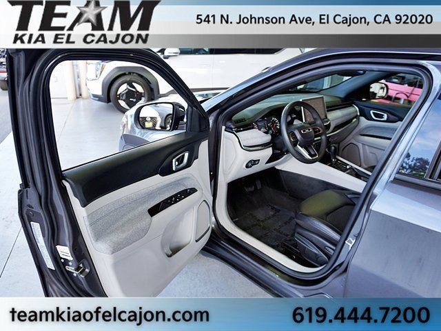 Used 2024 Jeep Compass Latitude image 33