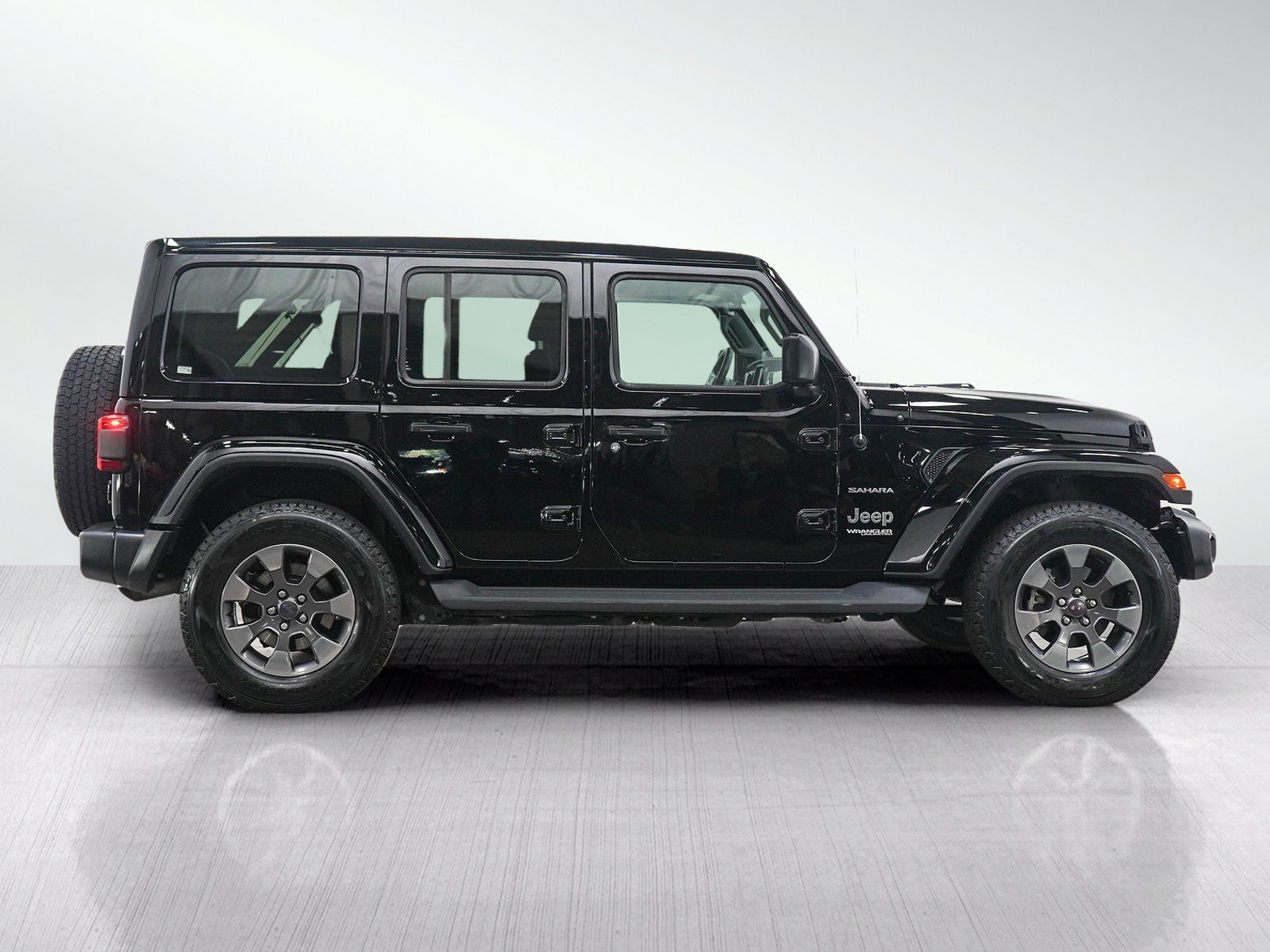 Used 2019 Jeep Wrangler Unlimited Sahara w/ Uconnect 4C Nav & Sound Group AWD/4WD image 6