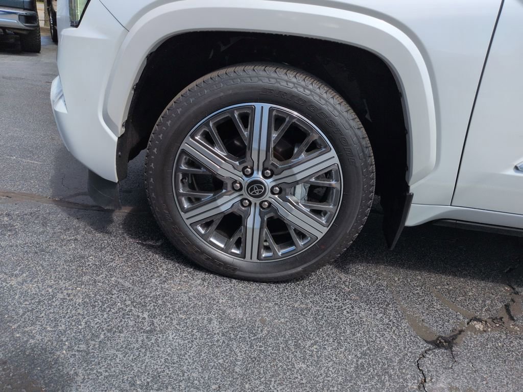 Used 2024 Toyota Sequoia Capstone AWD/4WD image 27