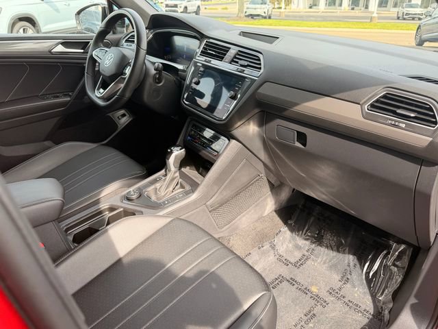 Certified 2024 Volkswagen Tiguan SE R-Line AWD/4WD image 19
