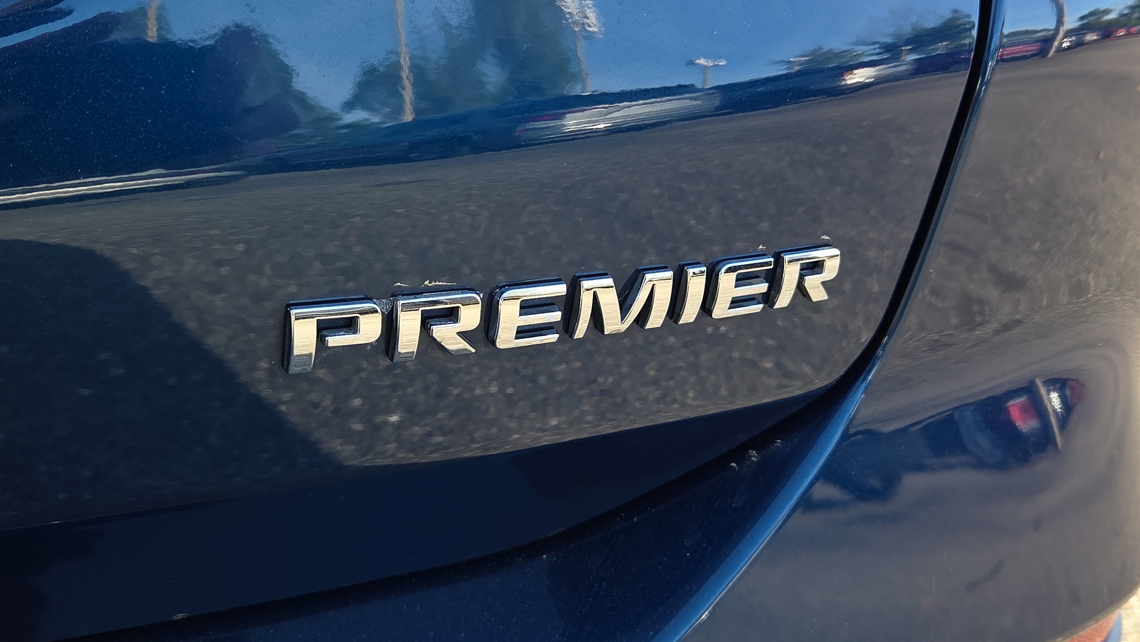 Used 2019 Chevrolet Equinox Premier image 16