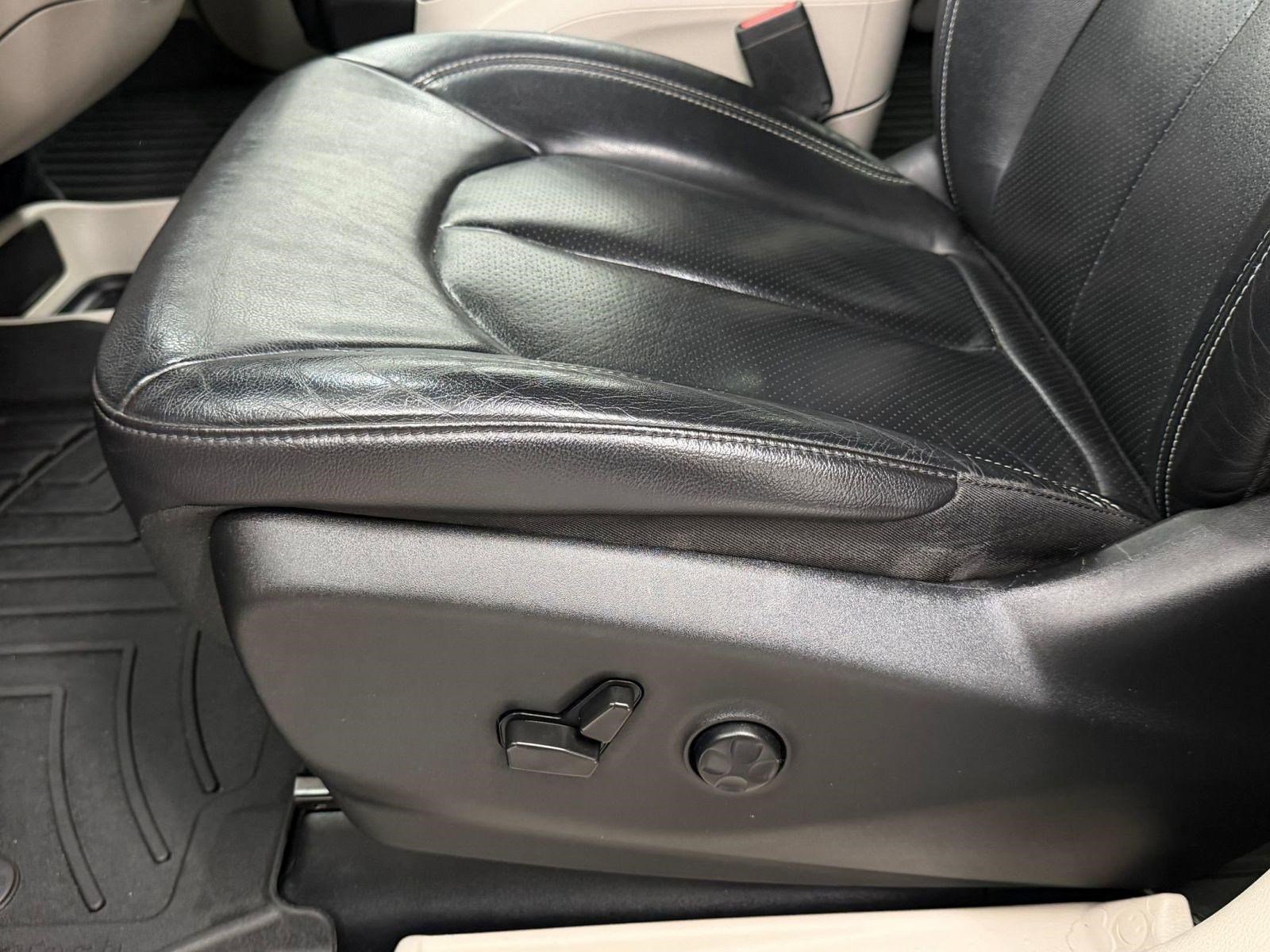 Used 2022 Chrysler Pacifica Touring-L image 12