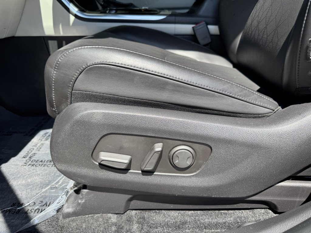 Used 2024 Kia Carnival EX FWD image 29