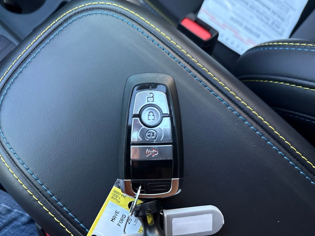 Certified 2025 Ford Maverick Lobo image 18