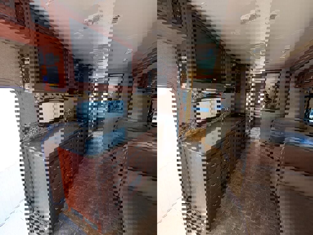 Used 2014 Ford F550 2WD Regular Cab Super Duty image 10