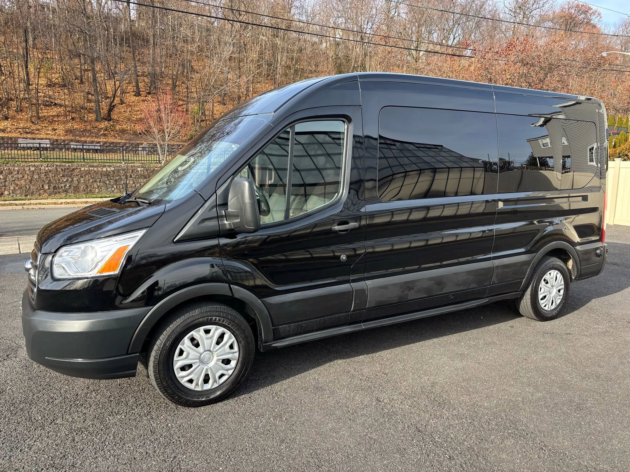Used 2019 Ford Transit 350 XLT image 3