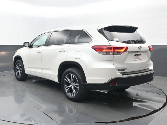 Used 2018 Toyota Highlander Plus FWD image 3