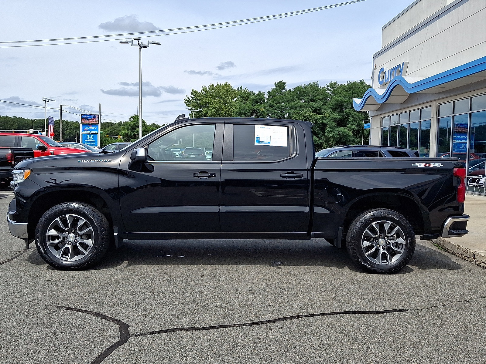 Used 2023 Chevrolet Silverado 1500 LT AWD/4WD image 7