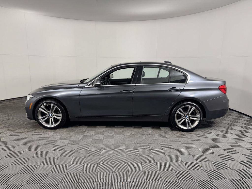 Used 2018 BMW 330i xDrive Sedan AWD/4WD image 11