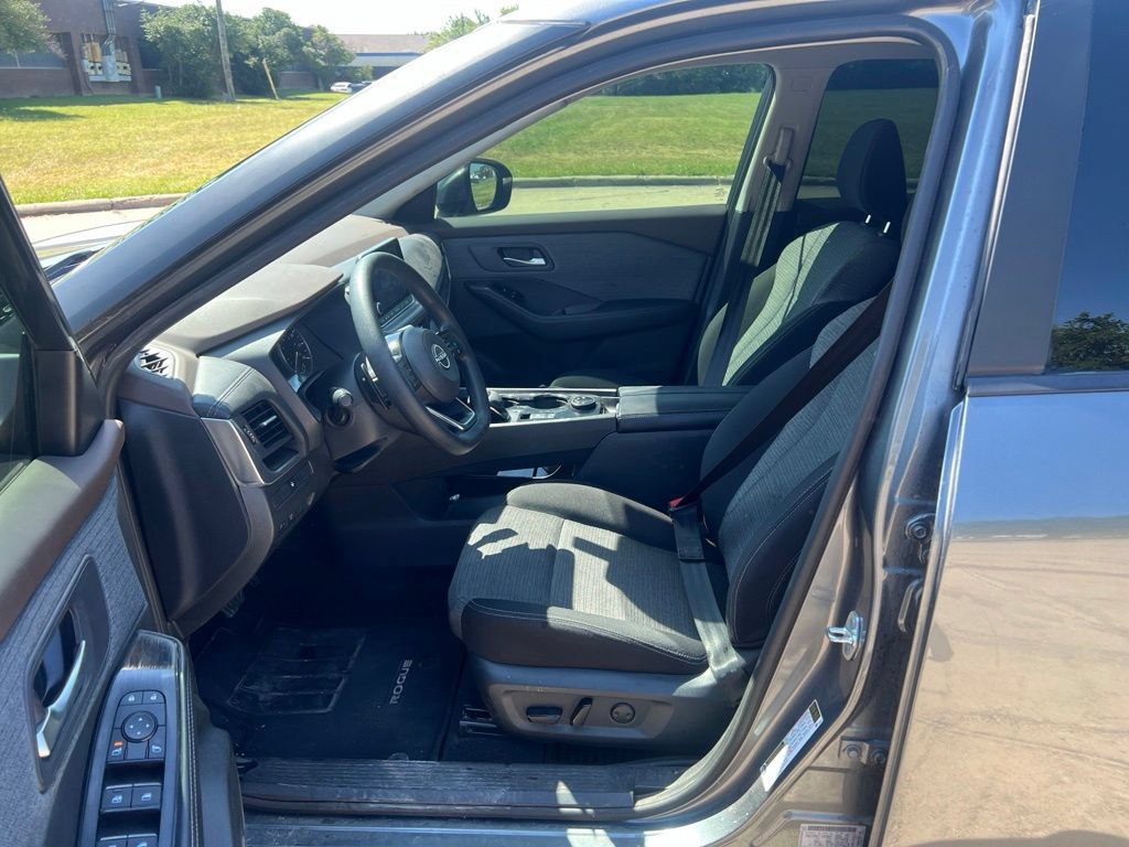 Used 2023 Nissan Rogue SV AWD/4WD image 5