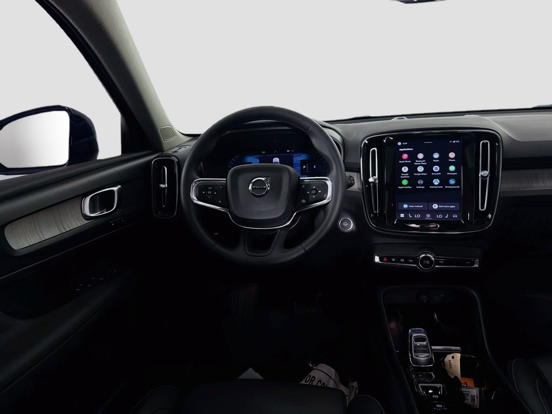 Certified 2024 Volvo XC40 B5 Plus AWD/4WD image 23