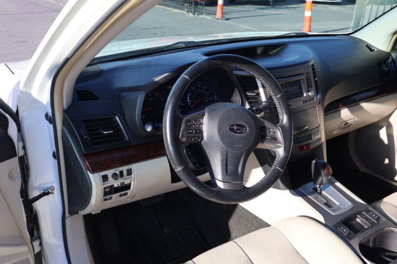 Used 2014 Subaru Legacy 2.5i Limited w/ Moonroof Package AWD/4WD image 17
