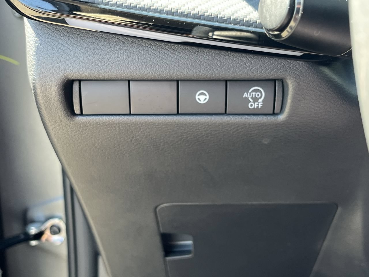 Used 2025 Nissan Kicks SR FWD image 16