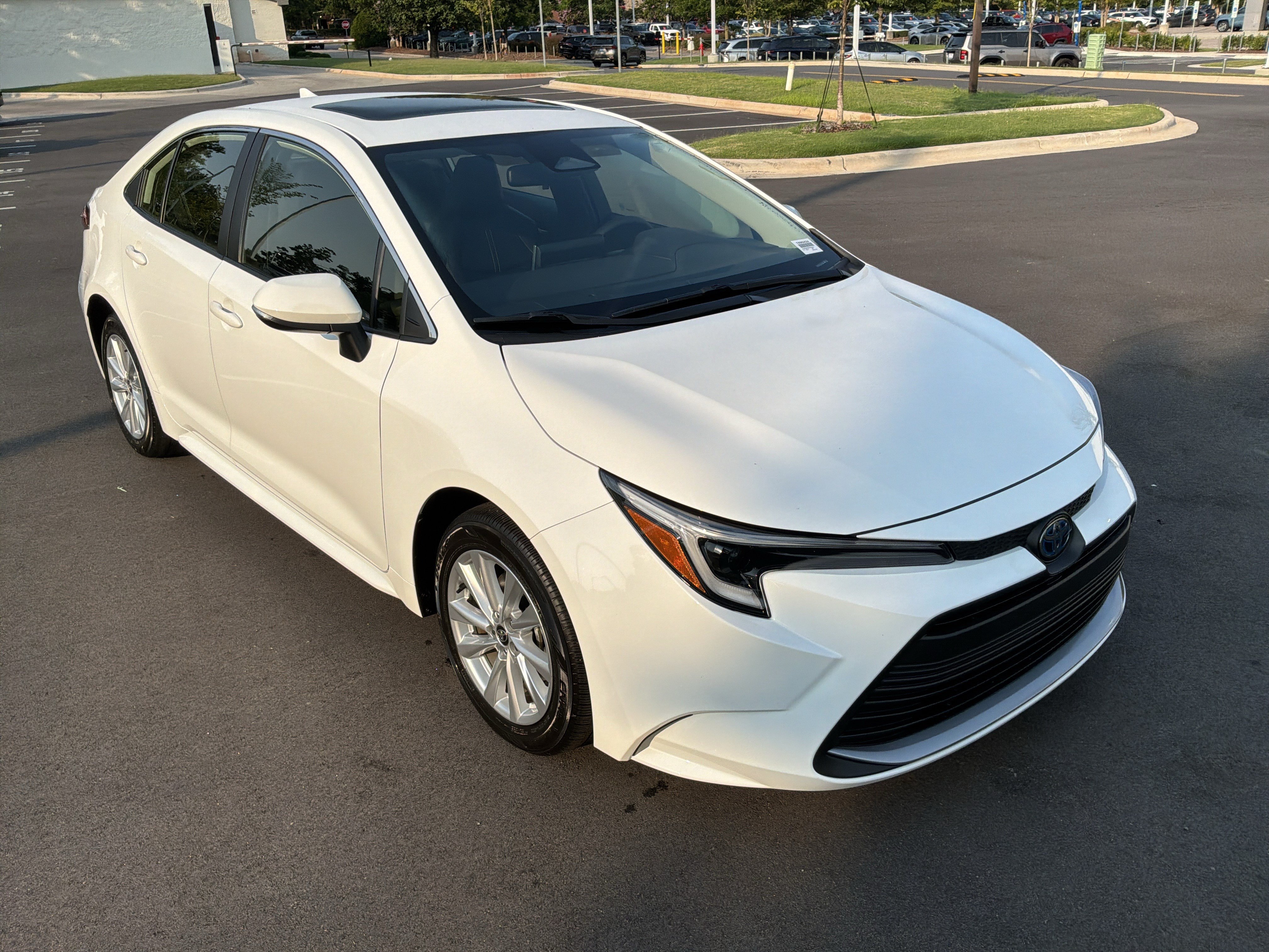 Used 2023 Toyota Corolla XLE FWD image 2