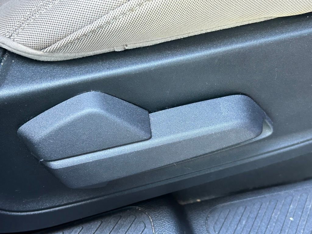 Used 2020 Ford Explorer XLT image 42