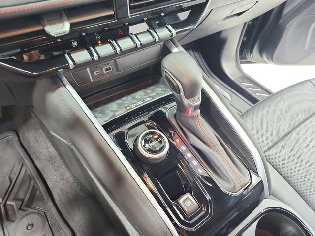 Used 2025 Chevrolet Colorado Z71 w/ Technology Package AWD/4WD image 28