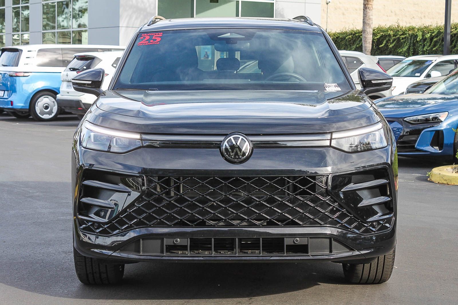 Used 2025 Volkswagen Tiguan SE R-Line AWD/4WD image 2