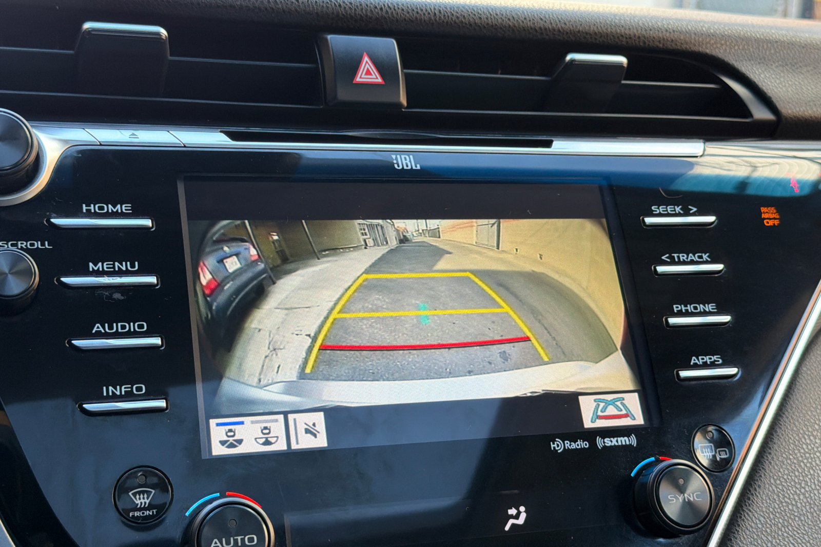 Used 2018 Toyota Camry XSE FWD image 19