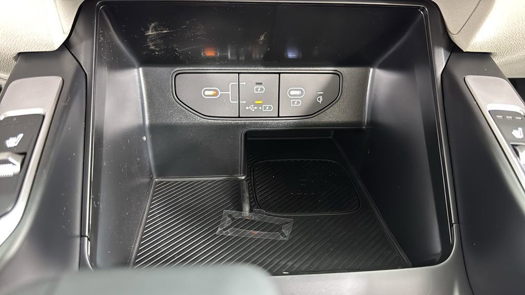 Used 2025 Kia Sorento S image 28