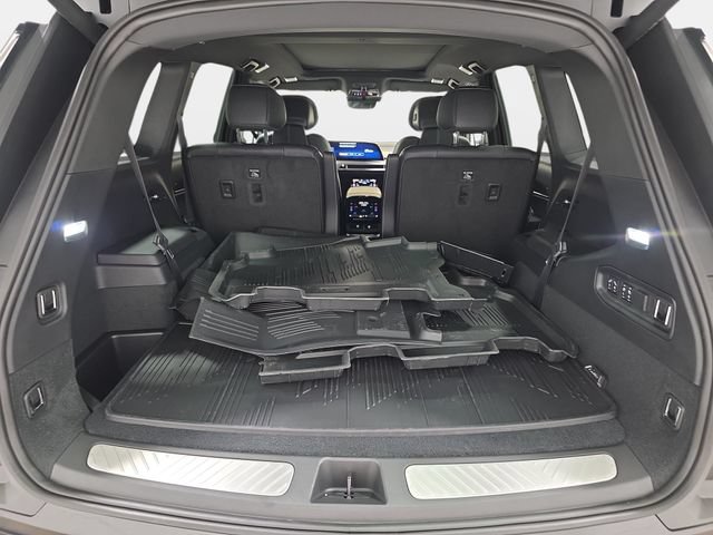 New 2027 Cadillac Vistiq Premium Luxury w/ LPO, Floor Liner Package AWD/4WD image 30