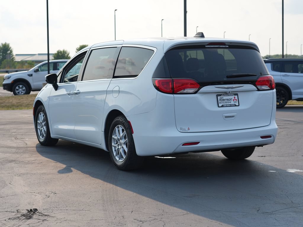 Used 2022 Chrysler Voyager LX FWD image 5
