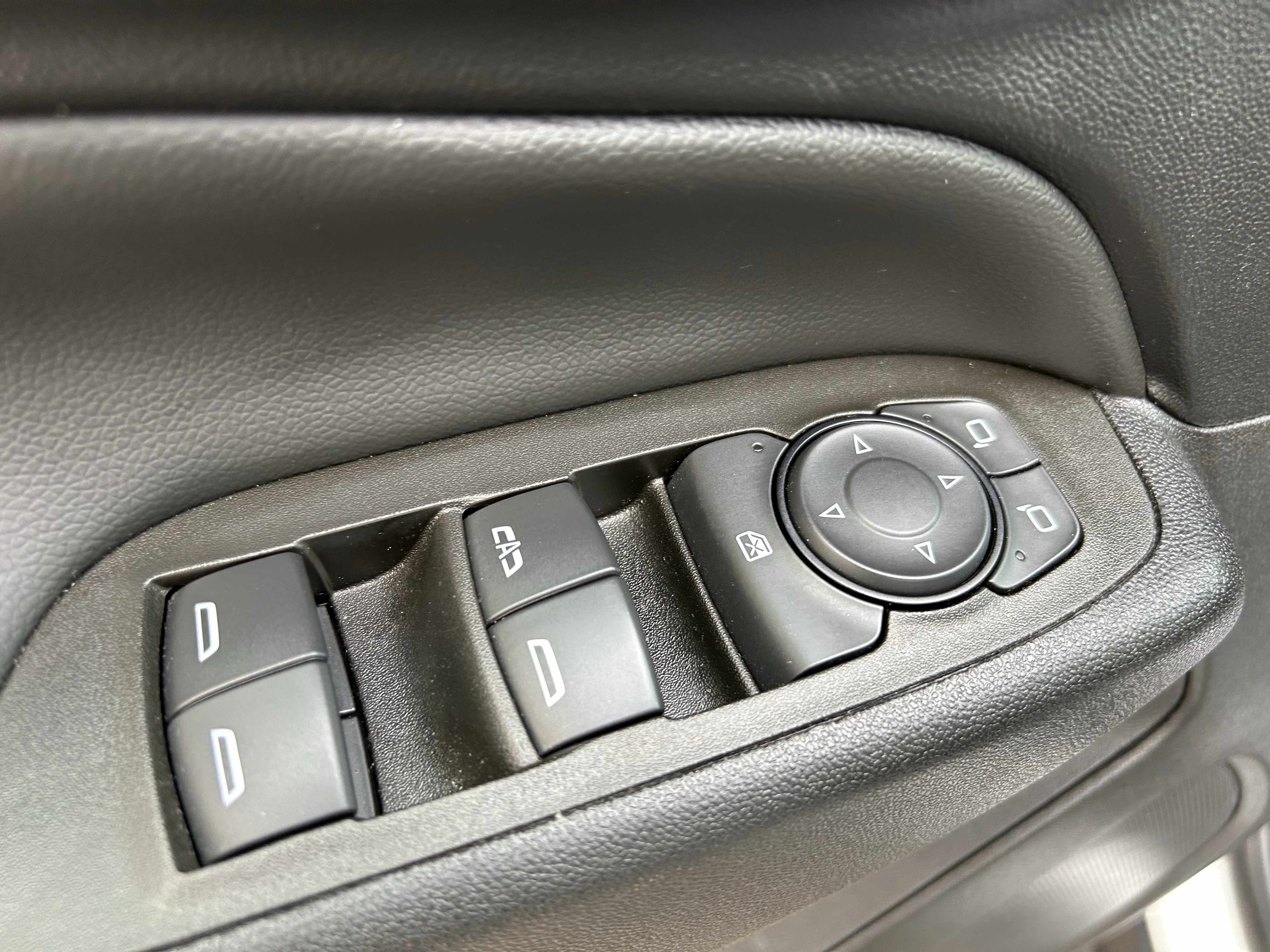 Used 2023 Chevrolet Equinox LT w/ Driver Convenience Package image 16