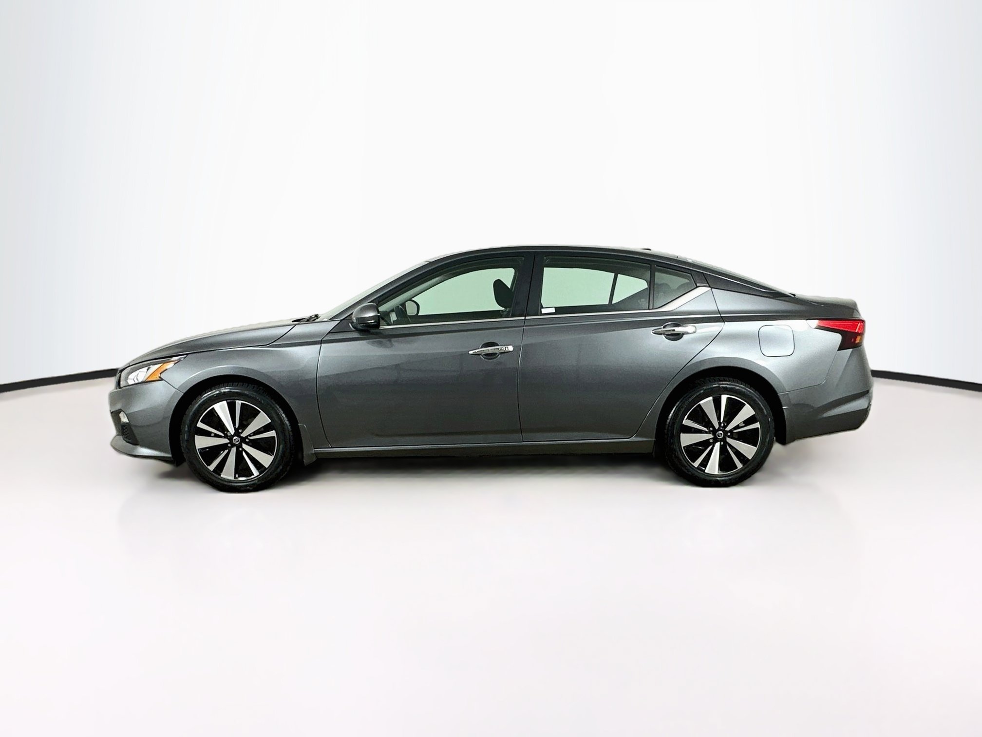 Used 2021 Nissan Altima 2.5 SV w/ SV Premium Package AWD/4WD image 4