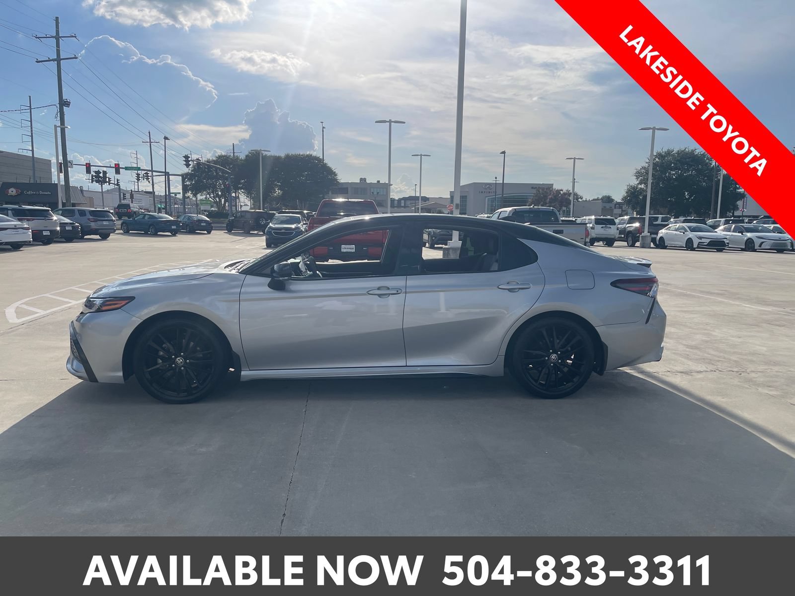Used 2024 Toyota Camry XSE FWD image 2