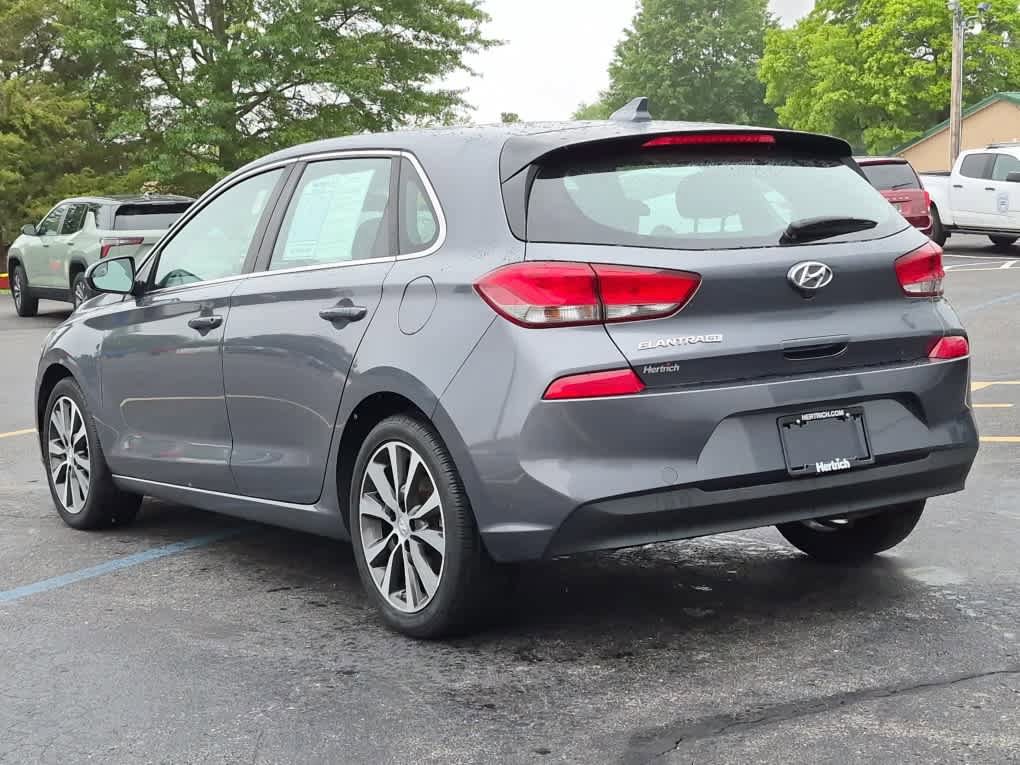 Used 2019 Hyundai Elantra GT FWD image 4
