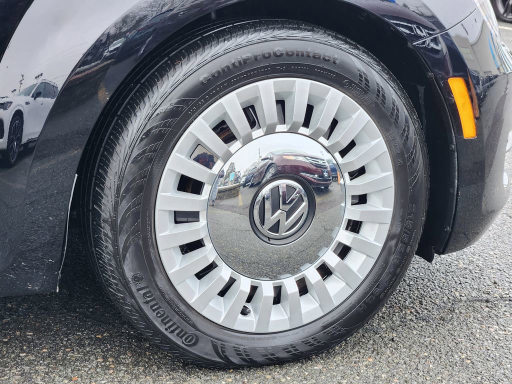 Used 2013 Volkswagen Beetle 2.5 image 7