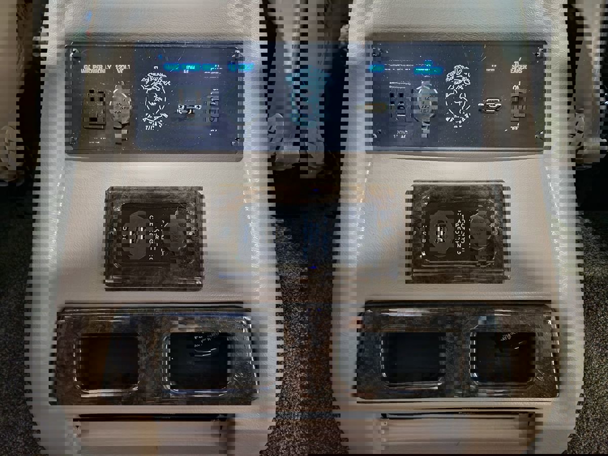 Used 2015 Chevrolet Express 2500 image 60