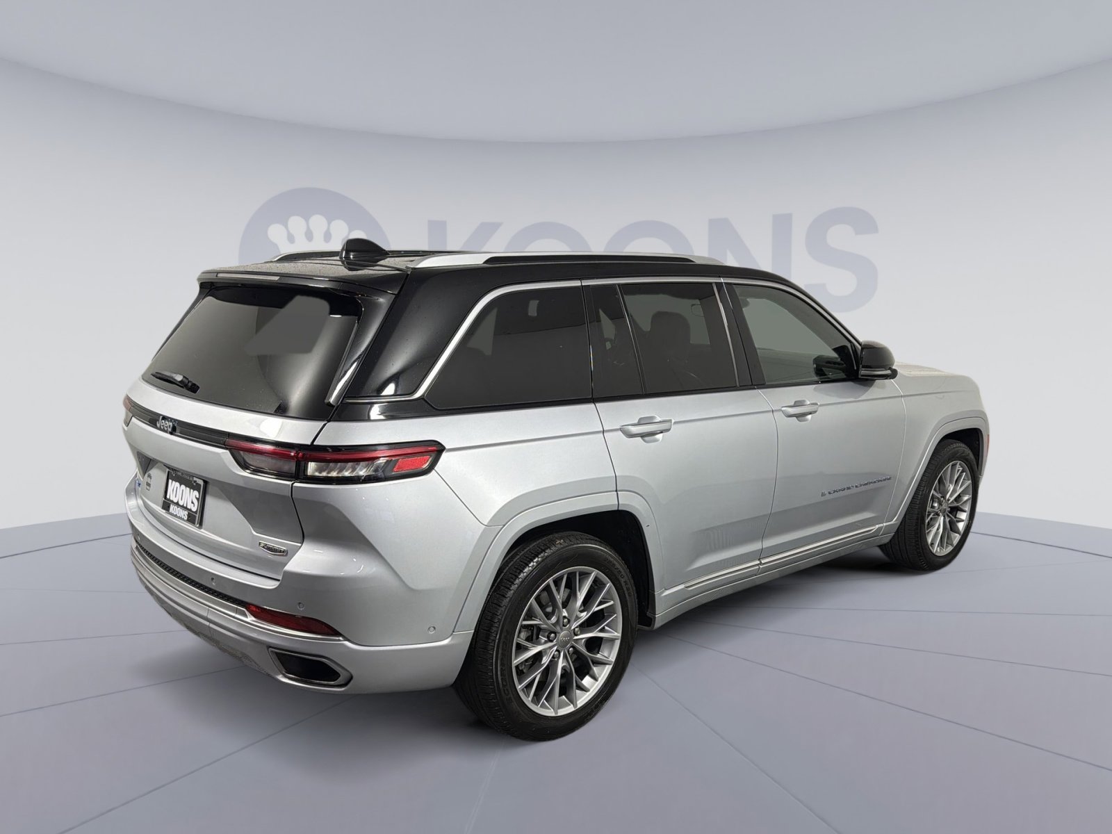 Used 2023 Jeep Grand Cherokee Summit image 7