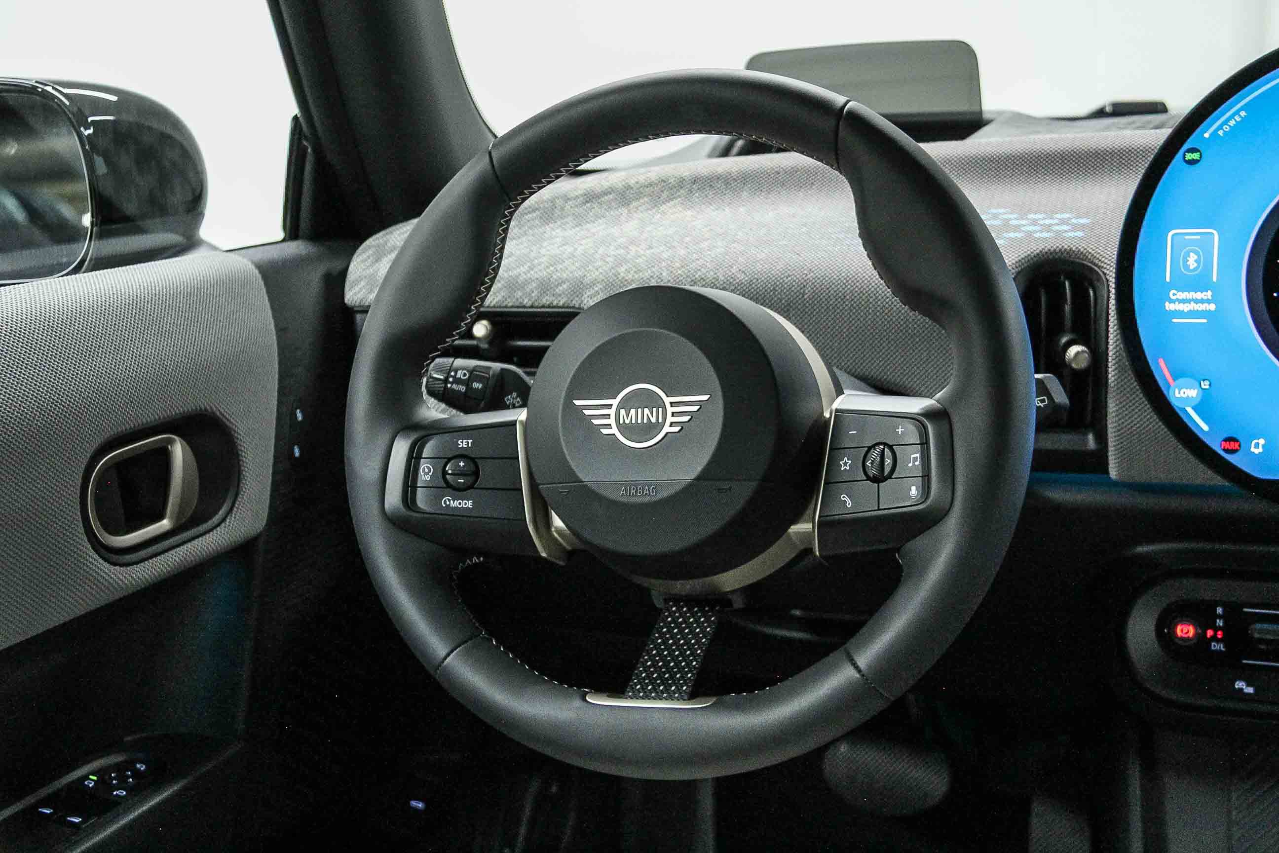 Used 2025 MINI Cooper 2-Door Hardtop image 16