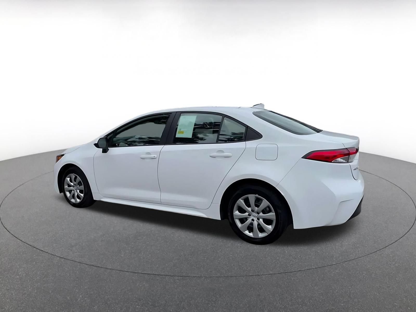 Used 2025 Toyota Corolla LE FWD image 9