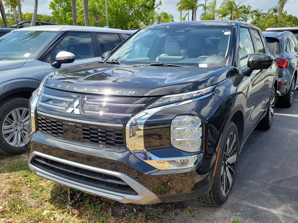 New 2025 Mitsubishi Outlander SE image 2