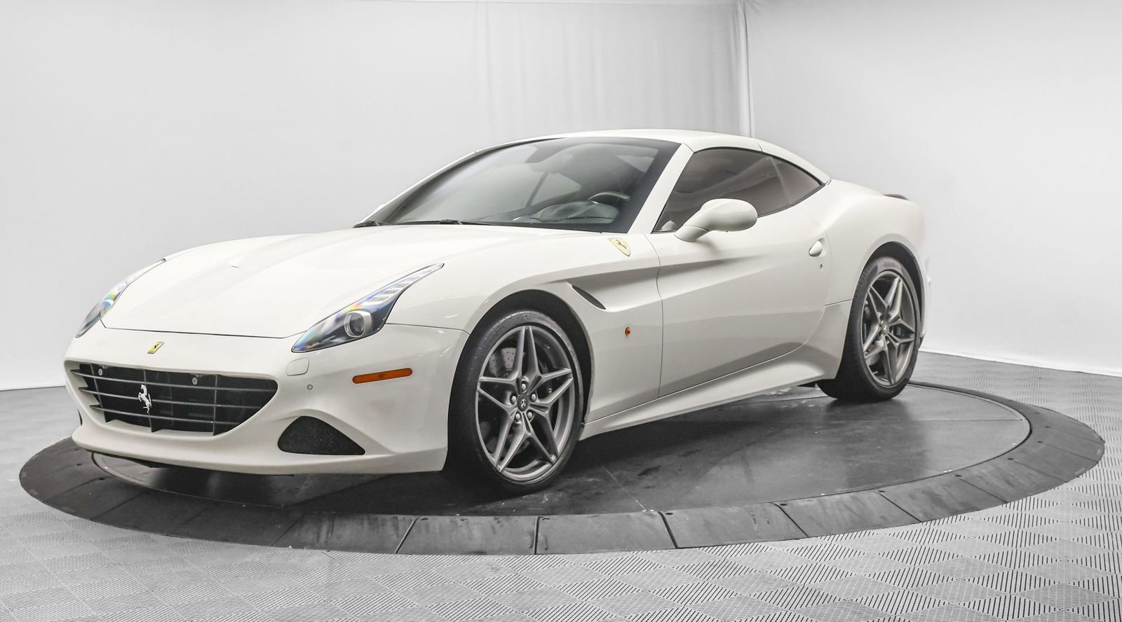 Used 2016 Ferrari California T image 57