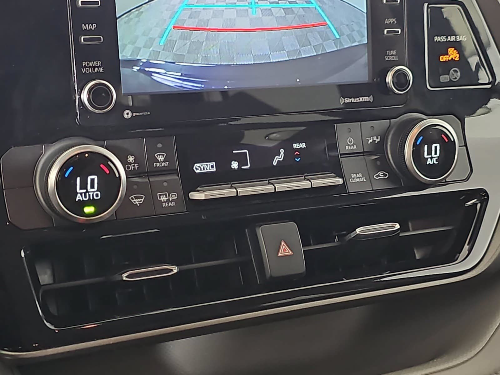 Used 2021 Toyota Highlander L FWD image 21