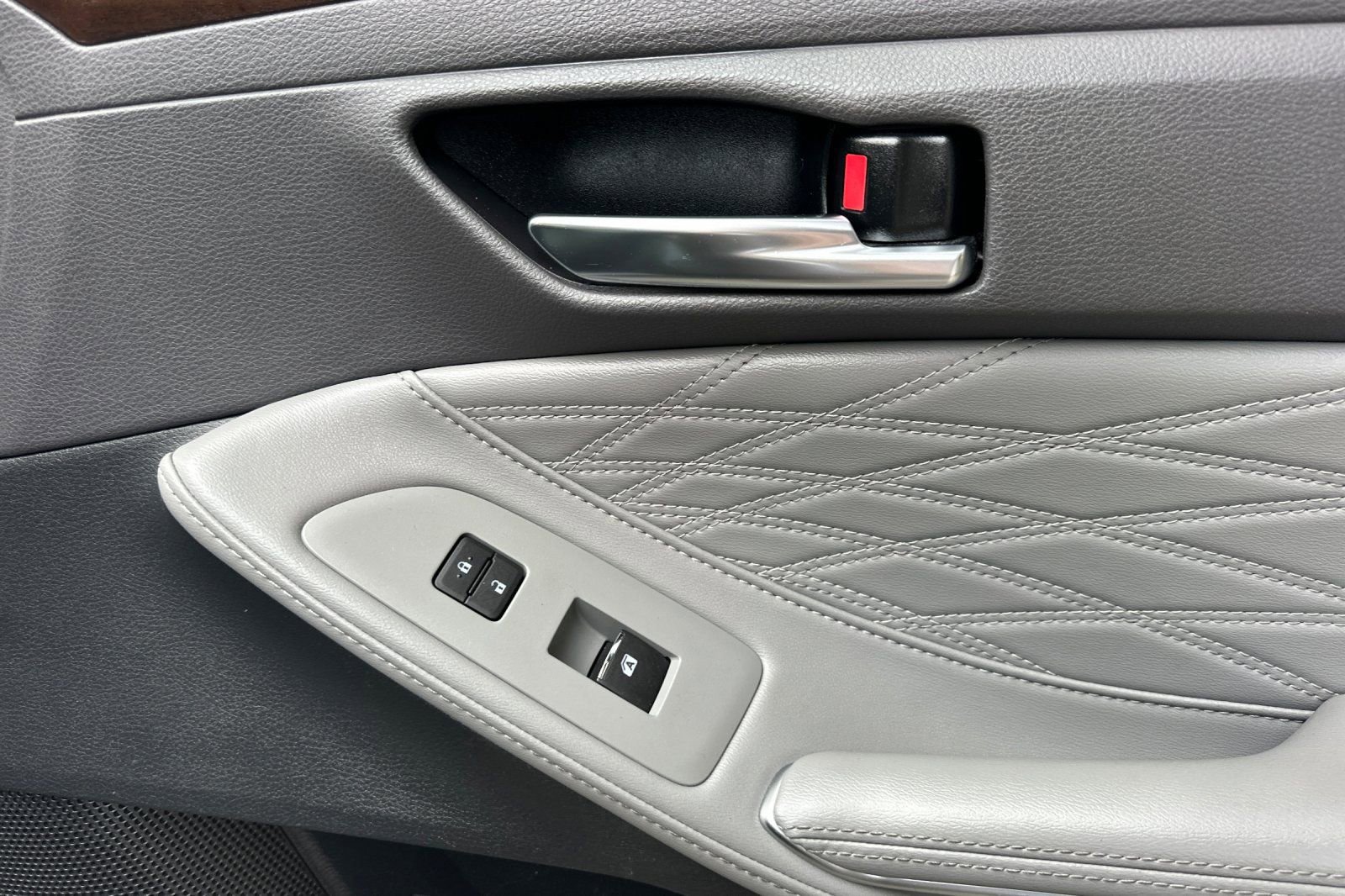 Used 2019 Toyota Avalon Limited image 21