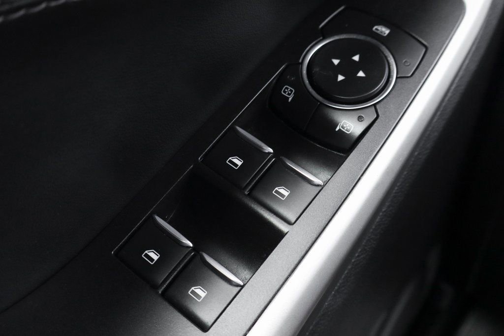 Used 2022 Ford Explorer XLT image 16