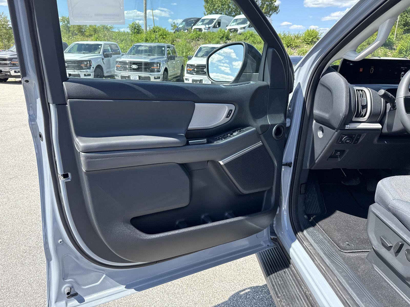 New 2025 Ford Expedition Active image 10