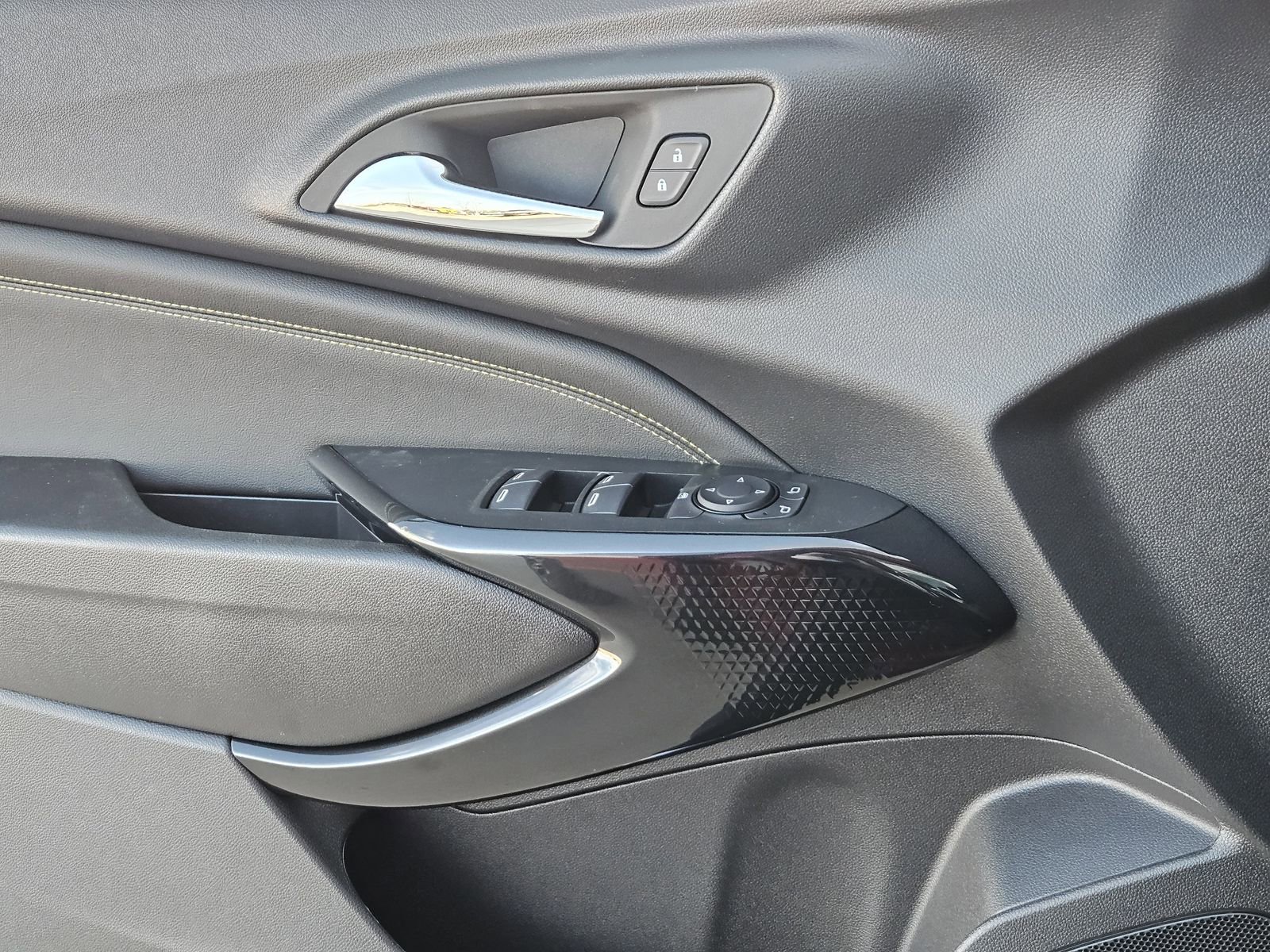 New 2026 Chevrolet Trax LT w/ Driver Confidence Package image 24