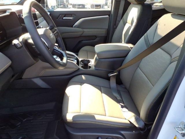 New 2026 Chevrolet Colorado ZR2 w/ Technology Package AWD/4WD image 6