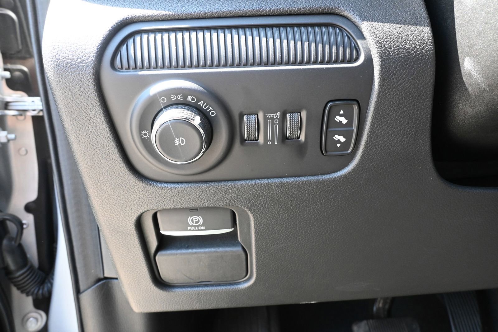 Used 2024 Jeep Wagoneer Series II w/ Flexible Seating Group RWD image 11