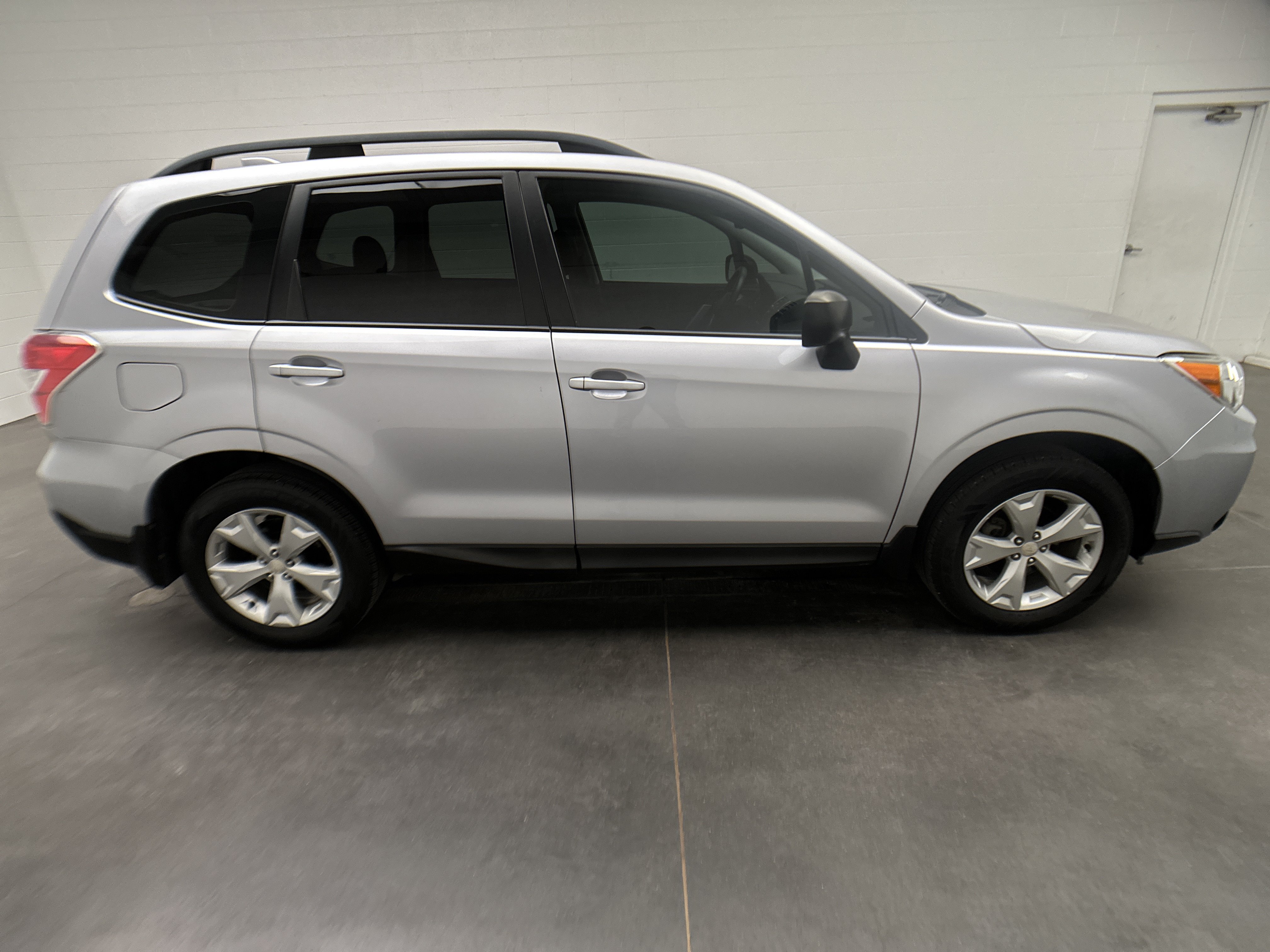 Used 2016 Subaru Forester 2.5i w/ Alloy Wheel Package AWD/4WD image 9